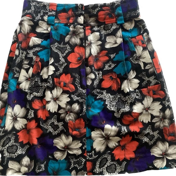 Cute Floral Skirt by French Connection - Picture 1 of 4